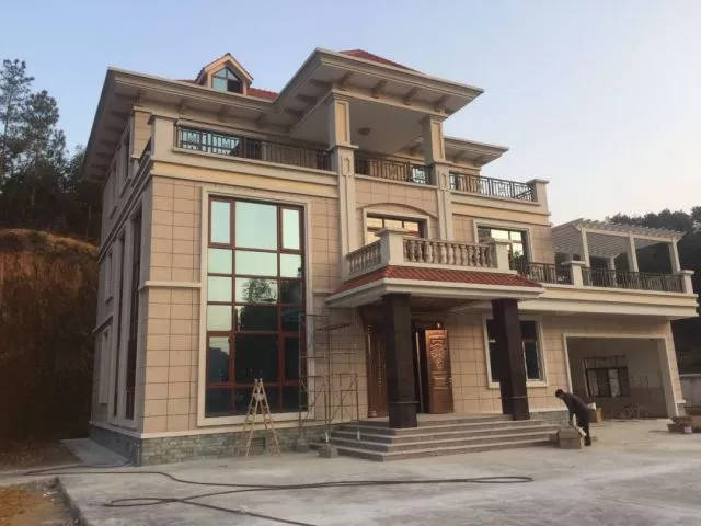 真石漆施工為什么會(huì)出現(xiàn)掉砂？